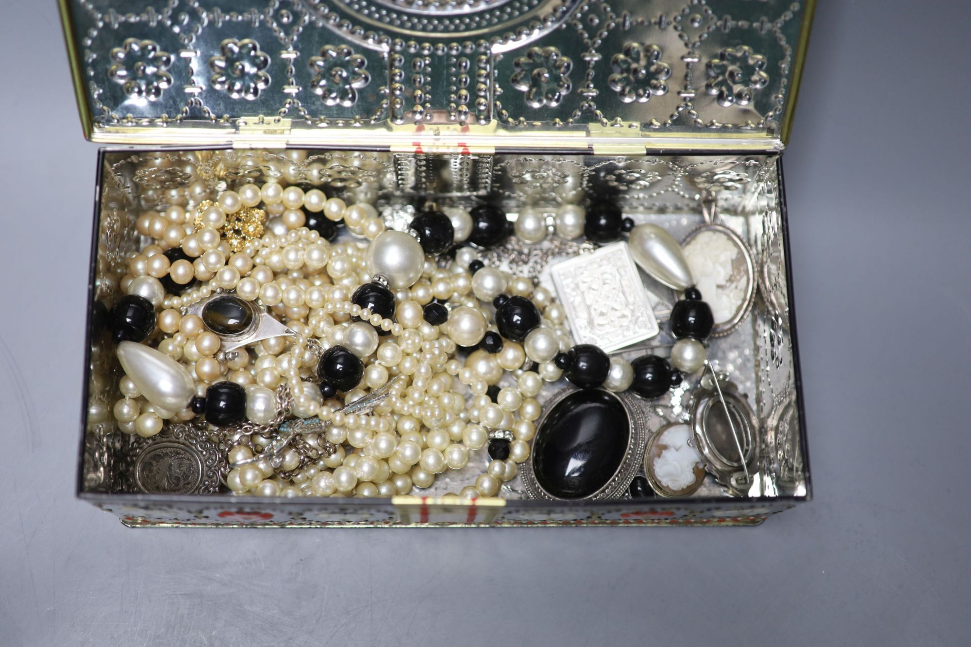 A silver locket, silver chains, a cameo brooch and a group of assorted costume jewellery.